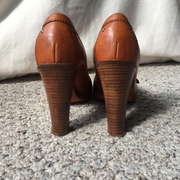 ⬇️$🎊Authentic Chloe Leather Buckle Heels Size 38 - Picture 3 of 8